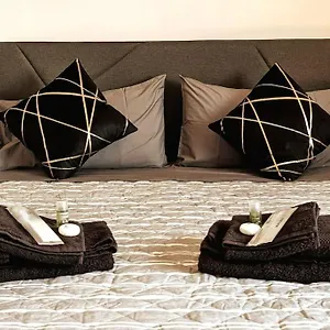 With Free Parking 5 Minutes Walk From Arena Appartamento Verona